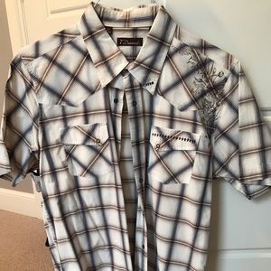 Men’s 7 Diamonds short sleeve shirt.